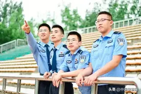 谁来回答？当警察后真的会变秃吗？！图片