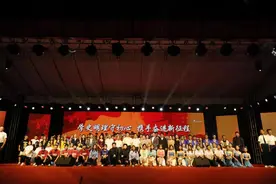 海南科技职业大学美兰、云龙两校区分别举办2021年迎新文艺晚会图片
