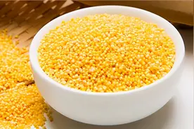 把小米放锅里蒸一蒸，秒变美食，孩子抢着吃，给肉我都不换图片