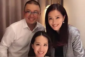 TVB老板娘罕露面，与诸葛紫岐合影气质不输，47岁二婚嫁入豪门图片