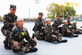 提升技能！跟新战友一起来学自救互救图片