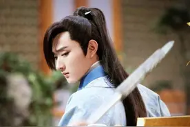 被“天下第一美男”灼伤双眼！帅气不够，烟熏妆来凑？图片