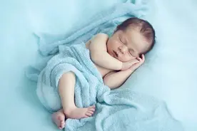 宝宝6-8个月进入睡眠敏感期，想让娃睡眠好，宝妈做到“三调整”图片
