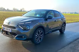 雪铁龙新一代C4实车，大溜背身形外观很抢眼，配“魔毯”悬架图片