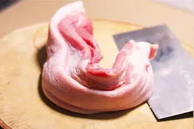 饭店大厨师揭秘，五花肉没想到这样切，一直以为要多好的刀工