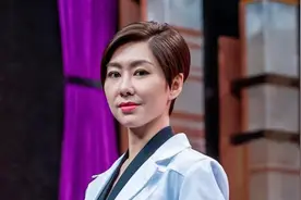 和已婚导演暧昧，挨个敲监制门讨要角色，胡定欣离巢后黑历史被扒图片