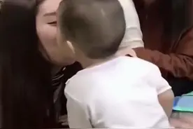 有种“带娃”小姨，一组不走寻常路的图火了，你忍到第几张才笑？图片