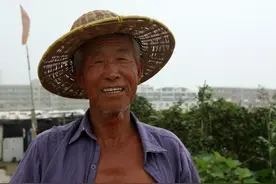 河南6旬老伯不顾儿女劝阻坚持打工做门卫，1月挣2000块，用心良苦图片