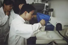 婚礼上做实验的痴人，从学生到教授，不忘的是“产学研用”一体化图片