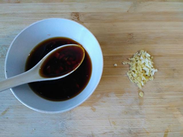 春季特有的一种菜，这个做法简单又好吃，清热解毒效果好。