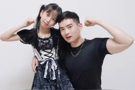 南昌有个“网红”暖爸 自学裁缝圆女儿“公主梦”图片