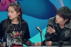 专属于关晓彤和华晨宇的牵手方式，看到花花的手指：果然霸道总裁图片