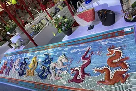 玉米叶“编”出特色关东文化，上万件手工艺品“美翻”农博会图片