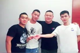 岳云鹏徒弟借钱后续，一张表难倒英雄汉？冲冲欲自力更生登台报幕图片