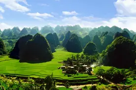 在兴义，我看见那么多的姑娘在闹春图片