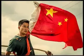 战狼2最假镜头：用铁丝网拦住火箭弹，但是现实中却是可能的！图片
