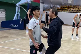 广东动态：裁判组加入训练课，徐杰发声感谢，杜锋儿子接首钢邀约图片