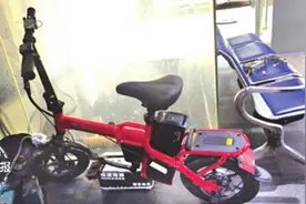 刚买原装雅迪电动车，电池内芯竟是假货 客服：请耐心等待图片