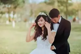 19岁的她怀孕了，不敢告诉爸妈，她男友要孩子，这孩子该要吗？图片
