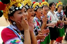 柳州鱼峰公园“三月三”云对歌图片