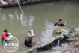 河道中捞出保险箱，里面都是现金首饰、房产证！谁扔的？图片