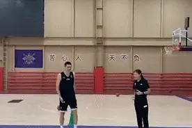 孙悦现身东单街球场！死亡封盖+三分绝杀！这波什么水平？图片