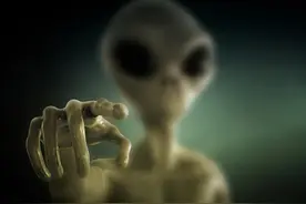 一次秘密行动，爱因斯坦看到了外星人和飞船？关于罗斯威尔事件图片
