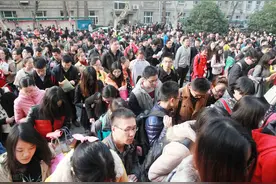 天津公务员的年终奖3-5万，凭什么比我一年的工资都高？图片