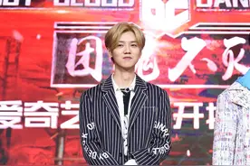 鹿晗的一组照片搞怪可爱，抓拍表情很自然图片