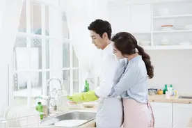中年女人为什么不愿与配偶接吻？图片