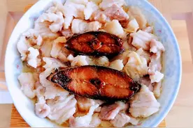 能让人一口气吃下三碗饭的美味佳肴：马鲛咸鱼蒸五花肉图片