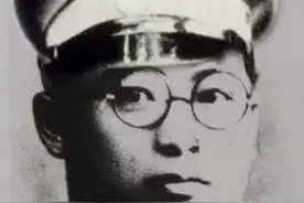长征时期，这个军的军长溺水身亡，政委的成就很高，官至正国级图片