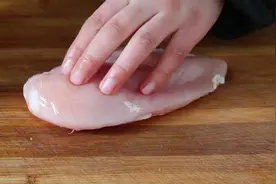 鸡胸肉最好吃做法，好吃又解馋，外酥里嫩，好吃不怕胖图片