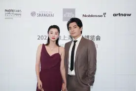 陈龙夫妇罕合体，章龄之身材纤细不像娃妈，两人曾恋爱15天就闪婚图片