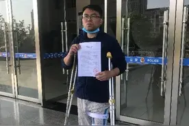 医生劝病人控制饮食遭打骨折续，公安撤销行拘处罚后又申请再审，当事人：再遇到这样的事，我真没什么好办法图片