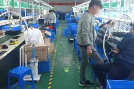 深圳工厂发生一件事，打工者沉迷网赌，最后一无所有图片