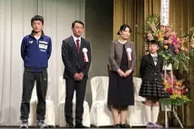 “心机”一家人！张本智和父母不愧是打乒乓球的，计算得太精了图片