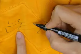 衣服被笔画上了怎么办，学会这个小窍门，几秒钟笔迹就能轻松去除