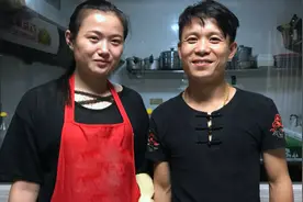 河南夫妻开菜馆，6个月赚60万，顾客答对问题就免单，什么套路？图片