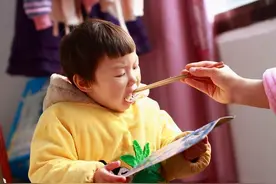 老人带娃套话多，这种“奶奶、姥姥”不适合管孩子，杀伤力爆表图片