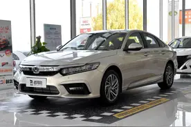 6L油耗经济实惠，日系三厢B级车，实拍INSPIRE图片