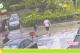男孩被卷入车底，众人抬车救援，只用18秒图片