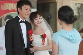 月月见前妻年年传复合，离婚3年了，贾乃亮的结婚对象还是李小璐图片