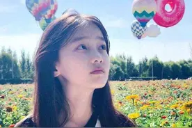 赵薇“女儿”长大了！大眼长腿素颜模样，从头美到脚不敢相信图片