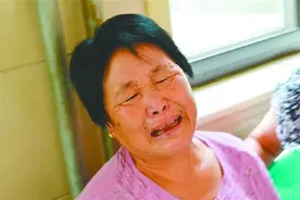 带了3年外孙却换来一巴掌，老人心酸：再闲也不给女儿带娃了图片