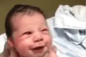 宝宝笑着出生，却惨遭护士“毒手”委屈大哭，宝妈：幸好哭了图片