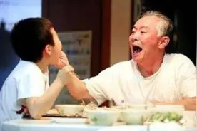 孩子衣来伸手，饭来张口怎么办？从这3点入手，培养宝宝独立性图片