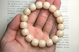 平价又时髦的学生党标配，手串这么玩就行图片