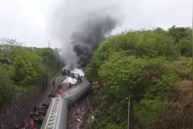 一客运火车在湖南境内出轨！致30余趟列车晚点，未造成人员死亡图片