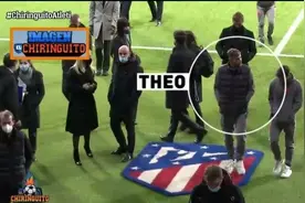 仍不忘自己是皇马人！特奥赛前脚踩马竞队徽 引主队球迷极度不满图片